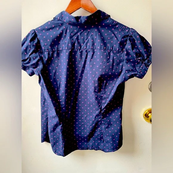 3/$25 Twik cotton button up T-shirt. Navy blue with dark pink design. Size Sml - Picture 3 of 4